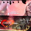 Darlene Zschech leads worship