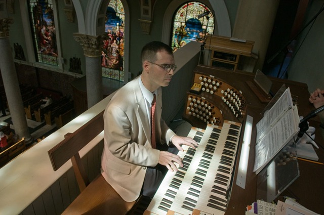 [061508_29_Cathedral_High_Mass[2].jpg]