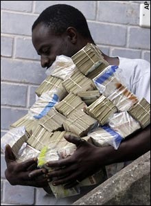 [money_in_zimbabwe_12[3].jpg]