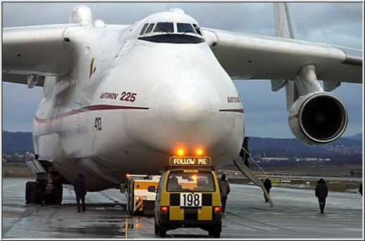 Conheça o monstruoso avião Antonov 225