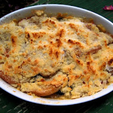 Old Fashioned Apple-Raisin Crunch a La Mode