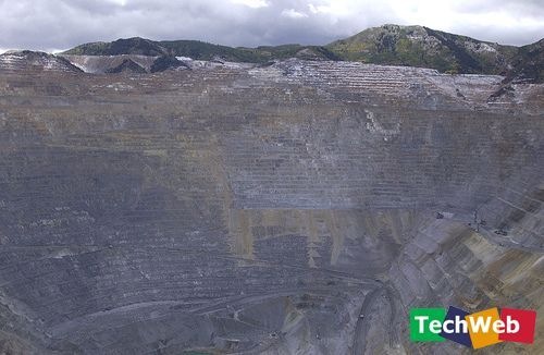 七個令人顫慄的人造巨大洞穴,米爾金剛礦場（The Mirny diamond mine）,金伯利鑽石場（The Kimberley mine）,光榮洞（The Glory Hole）,賓翰峽谷銅礦場（Bingham Canyon Mine）,藍色大洞(Great Blue Hole),Diavik 礦井（The Diavik Diamond Mine）,深陷(sinkhole)