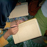 Baca kitab itu kaya nyari kutu kecil2 gak ada harokatnya..