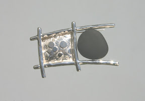 the beach rocks broach black frogskin