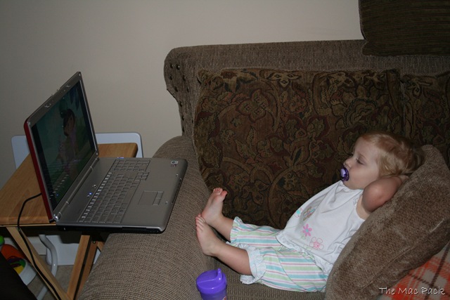 [20080830 - Savannah Watching Dora on Laptop on Couch (1)[10].jpg]