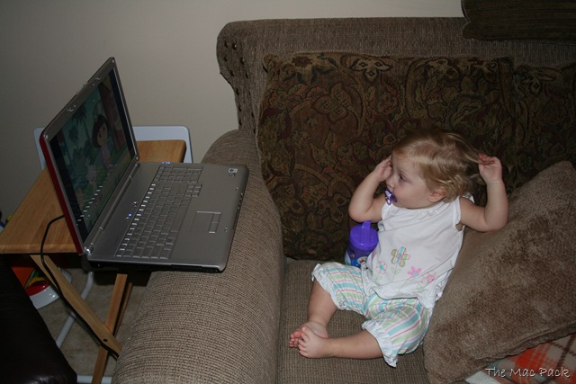[20080830 - Savannah Watching Dora on Laptop on Couch (5)[6].jpg]