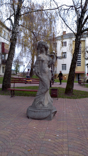 Статуя У Сквері