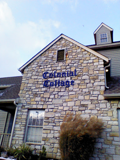 Colonial Cottage Inn  