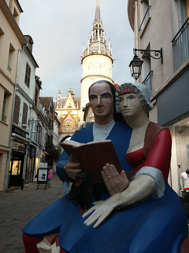 Statue Nicolas Retif de la Bretonne