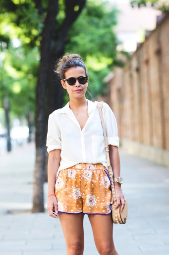 Pijama_Shorts-Street_Style-White_Blouse-Outfit-Collage_Vintage-6 (1)