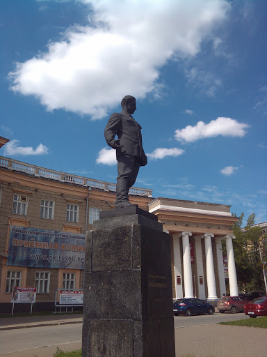 Памятник Г. К. Орджонокидзе
