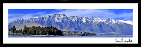 LAKE WANAKA | Lake Wanaka på New Zealand. Mektig og stor innsjø med dramatisk omliggende landskap. Miljøet minner mye om Norge men er langt der i fra. Laka Wanaka ligger på den søndre øyen av New Zealand i området rundt ekstremsport-byen Queenstown. Bildet er signert av kunstneren. LAKE WANAKA | Lake Wanaka på New Zealand. Mektig og stor innsjø med dramatisk omliggende landskap. Miljøet minner mye om Norge men er langt der i fra. Laka Wanaka ligger på den søndre øyen av New Zealand i området rundt ekstremsport-byen Queenstown. Bildet er signert av kunstneren.