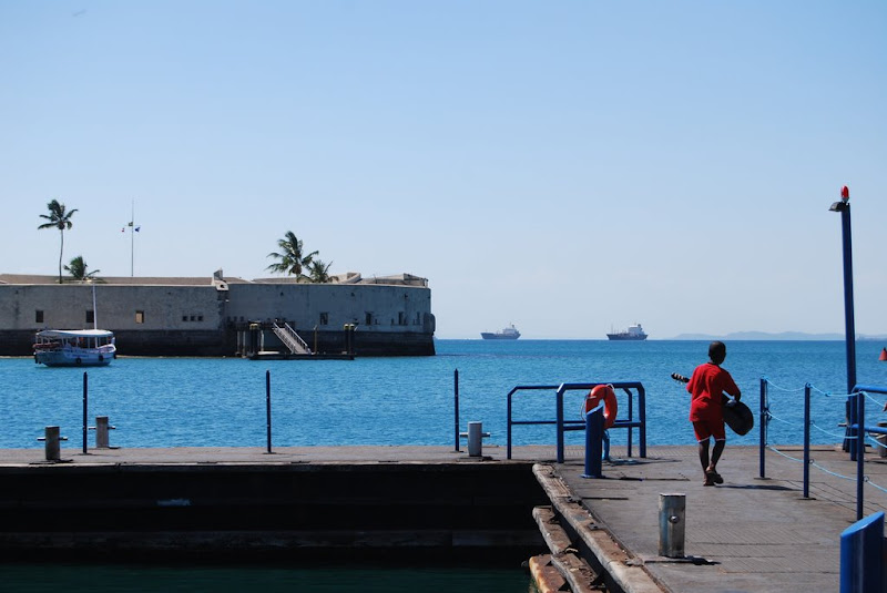 garçon à la guitare - port de Salvador
