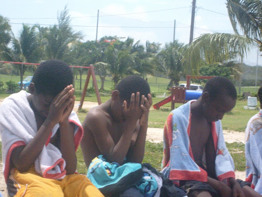 praying children