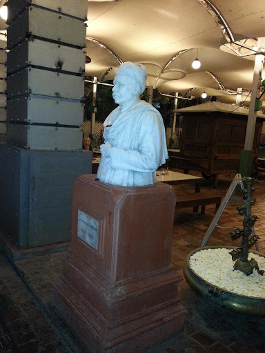 Statue of the Founder 