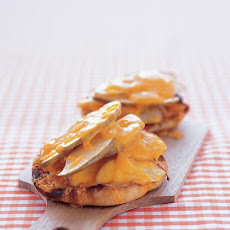 English Muffin with Apple and Cheddar