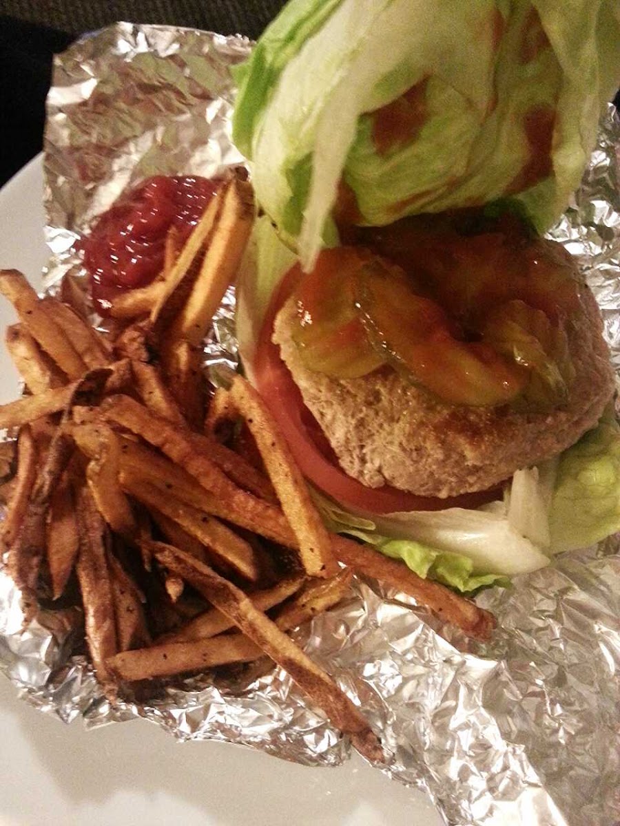 Lettuce wrapped turkey burger w/ fries
