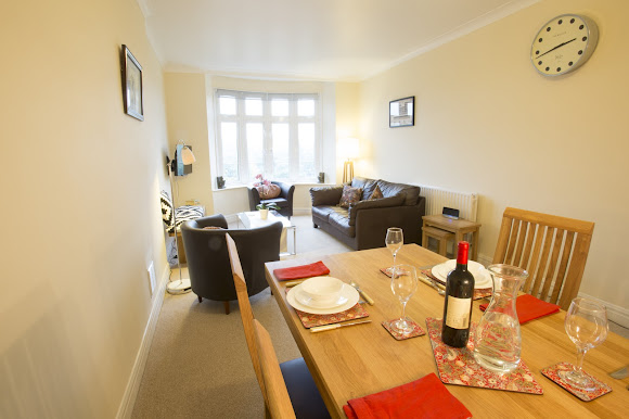 Warm Two Bedroom Apartment in Putney, London Serviced