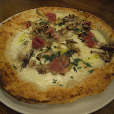 Mushroom-Prosciutto Pizza