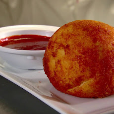 Papa Rellena con Salsa Ranchera (Stuffed Potato with Spicy Creole Sauce)