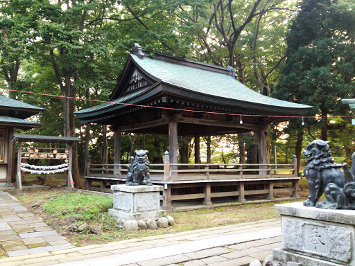 日吉八幡神社舞殿