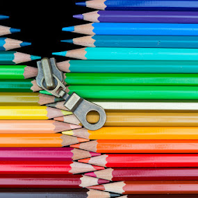 Zipper by Steven Put - Artistic Objects Other Objects ( pencil, colored pencil, other object, colorful, blue, green, colors, violet, artistic, pink, yellow, pencils )