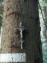 Kreuz am Baum 