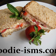 Strawberries N' Cream Sandwich