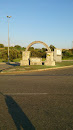 Monumento De Entrada A Pradochano