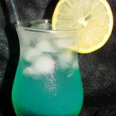 Enticing Azul Bebida (Cocktail)