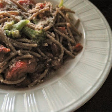 Spaghetti With Sun-Dried Tomatoes and Broccoli