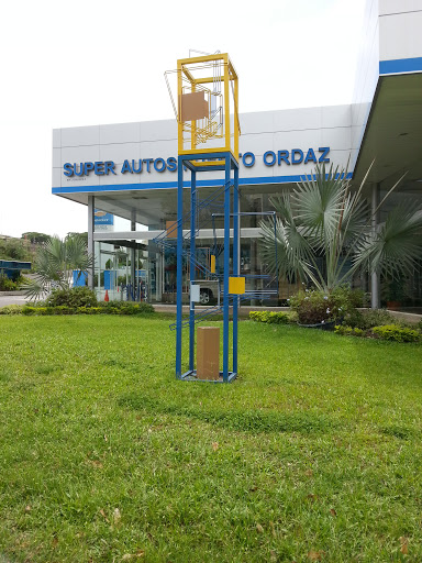 Escultura Super Autos Puerto Ordaz