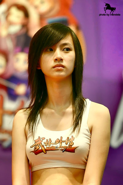 Chinese showgirl DingBeiLi U563P115T41D105370F757DT20060804164039.jpg