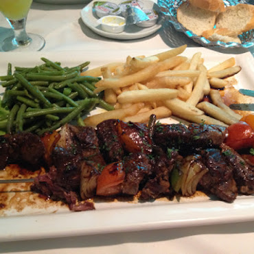 Brochette de boeuf o fines herbes frite haricot vert