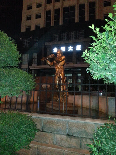大厦左雕像