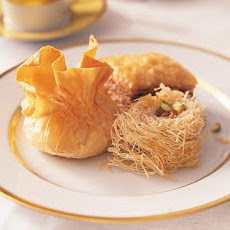 Rolled Baklava with Golden Raisins