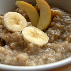 Breakfast Oatmeal With Banana and Apple