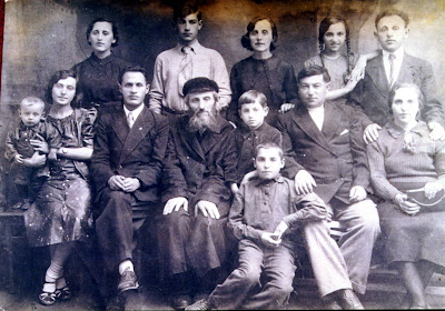 Tenzer%20Ihil%20with%20Father.JPG