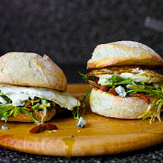 Fried Egg Sandwich with Bacon and Blue Cheese [Egg Sandwich Lyonnaise]