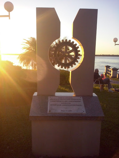 Monumento Rotary Club Corrientes 