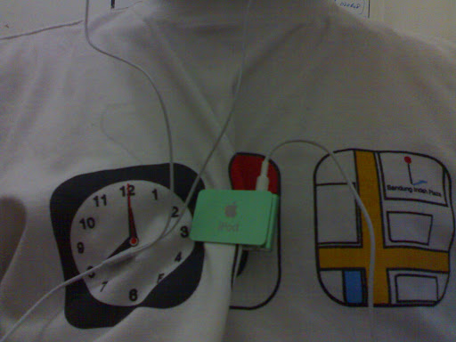 iPOD Shuffle dan Kaos Batagor