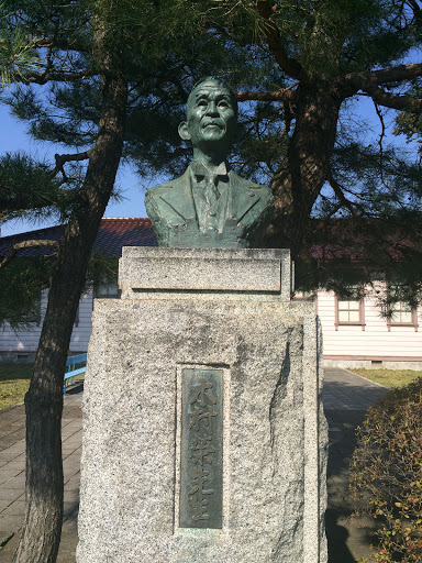 木村栄の胸像