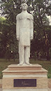 Statuie Mihai Eminescu 