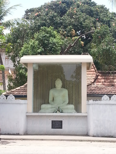 Buddha Statue at Asokaramaya Temple 