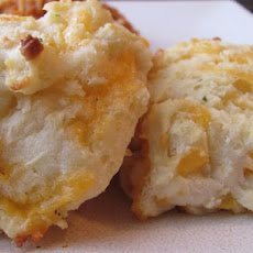 Garlic Cheddar Biscuits