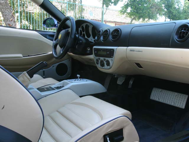0511_02z%2B2000_ferrari_360_modena%2Bfront_interior_view.jpg