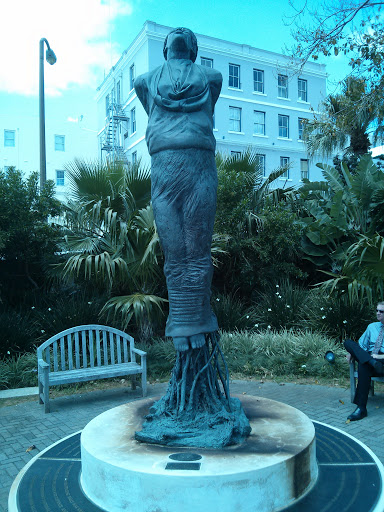 Statue: Sally Bassett