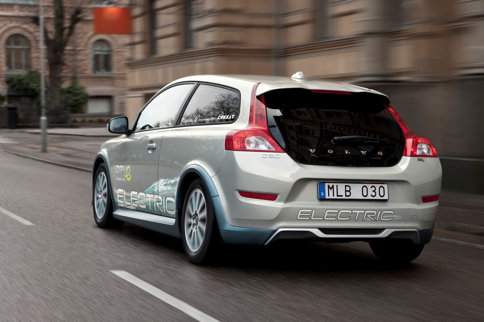 [Volvo-Cordless-Charging-5%255B2%255D.jpg]