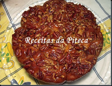 Rolos de canela e caramelo de nozes pecãs Rolos de canela e caramelo de nozes pecãs