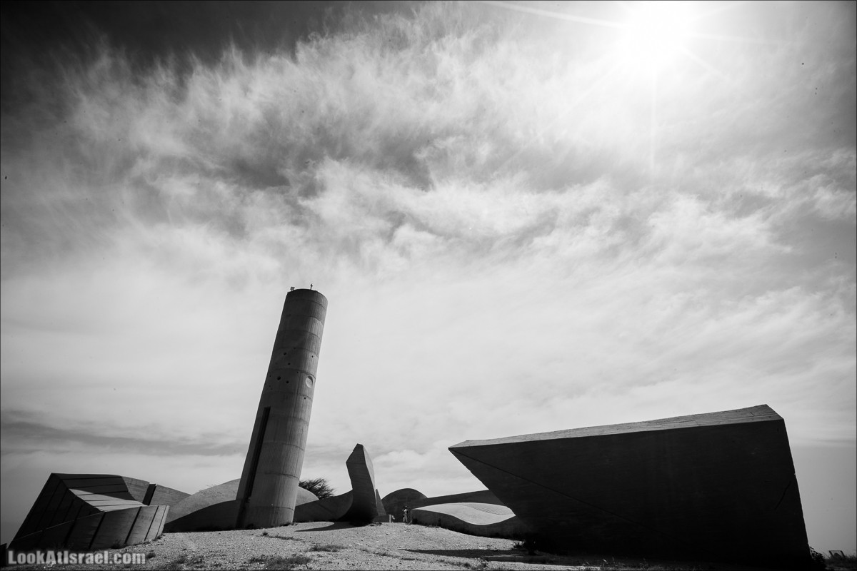 Мемориал бригаде Негев | Monument to the Negev Brigade | אנדרטת חטיבת הנגב | LookAtIsrael.com - Фото путешествия по Израилю